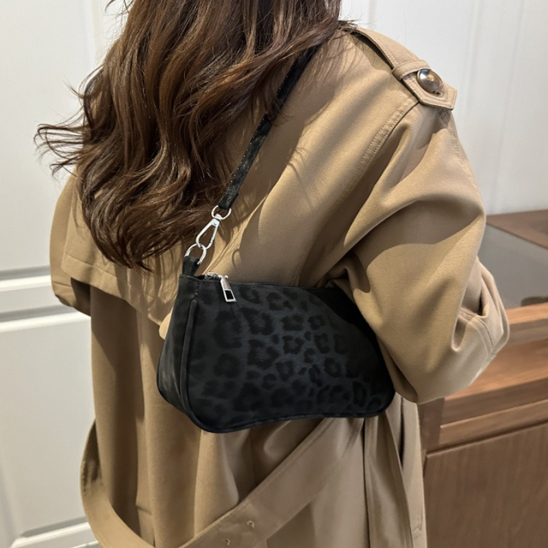 Half Moon Bag Suede - Damska torebka na ramię z panterkowym