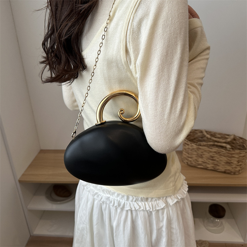 Luksusowa, zakrzywiona mini to – Mini Bag Evening Clutch recenzja i cena