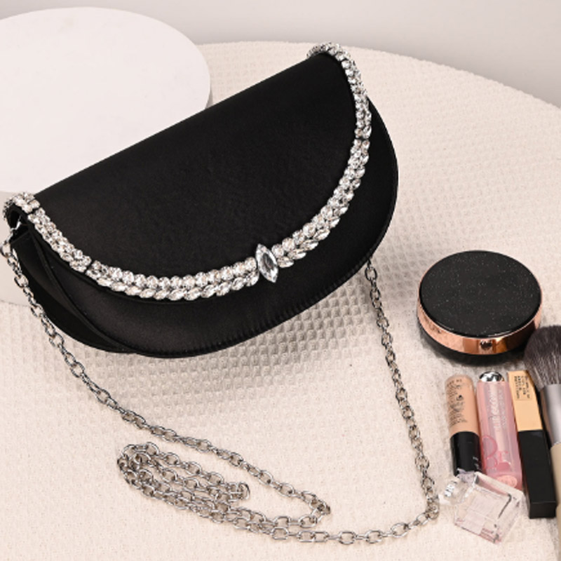 Luksusowa, błyszcząca, asymetr – Half Moon Bag Suede recenzja i cena