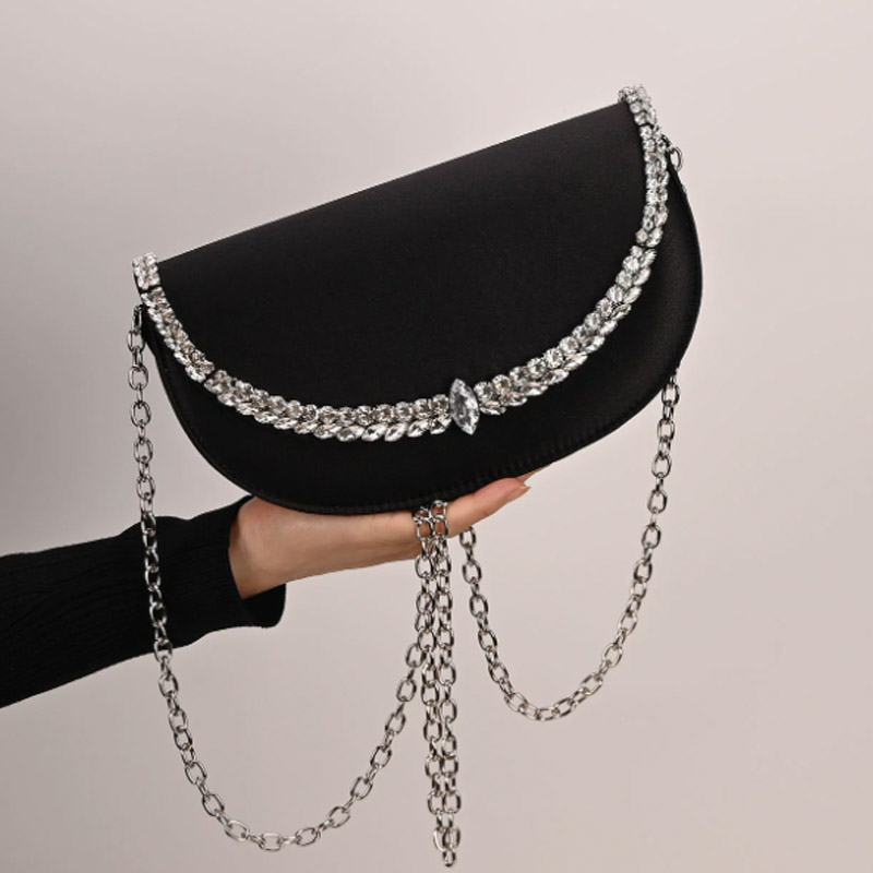 Luksusowa, błyszcząca, asymetr – Half Moon Bag Suede recenzja i cena