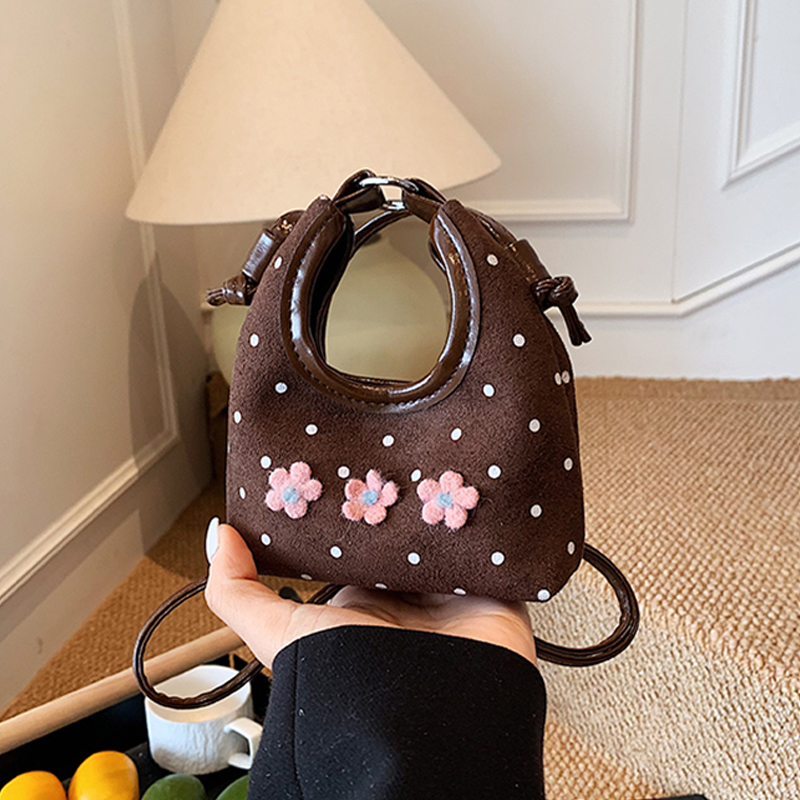 Jesienno-zimowa słodka torebka – Half Moon Bag Suede recenzja i cena