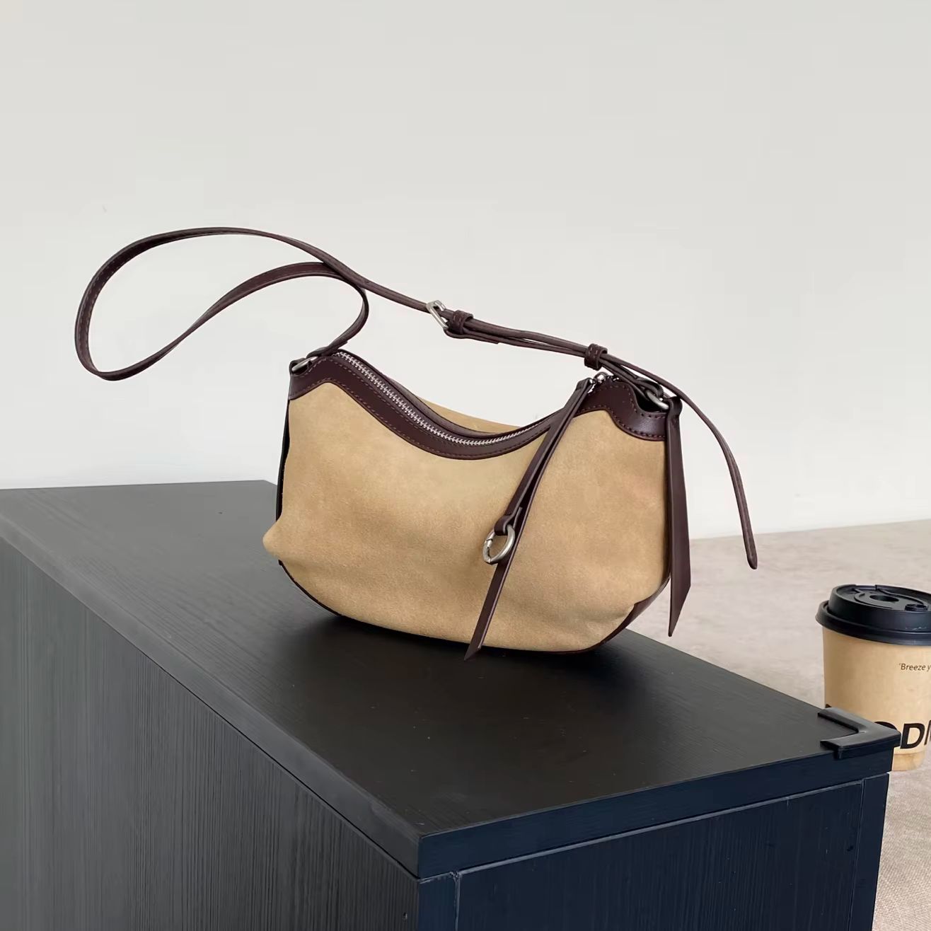 Matowa zamszowa torebka hobo z – Half Moon Bag Suede recenzja i cena