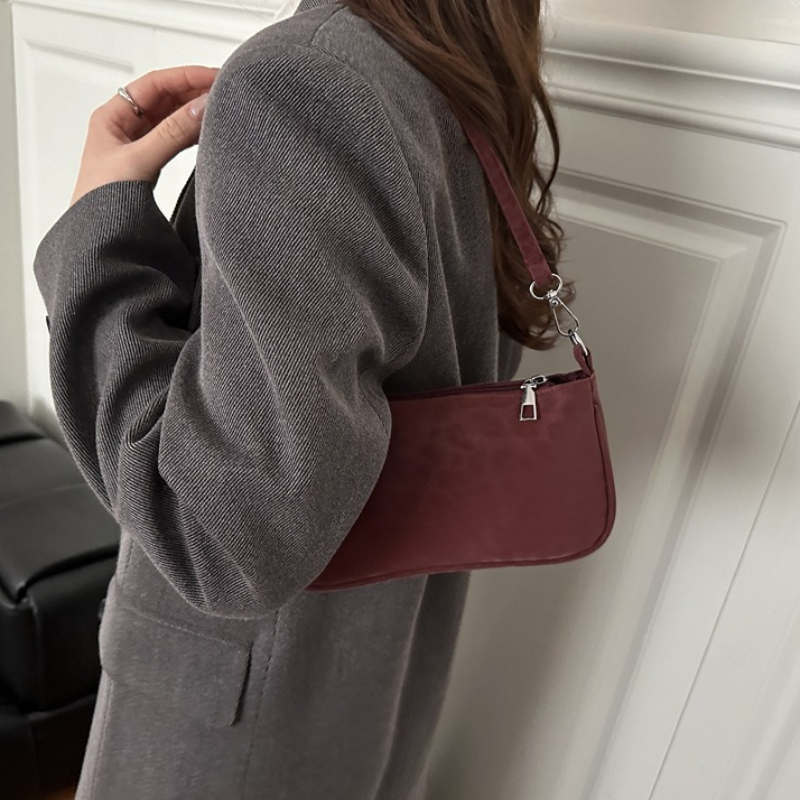 Damska torebka na ramię z pant – Half Moon Bag Suede recenzja i cena