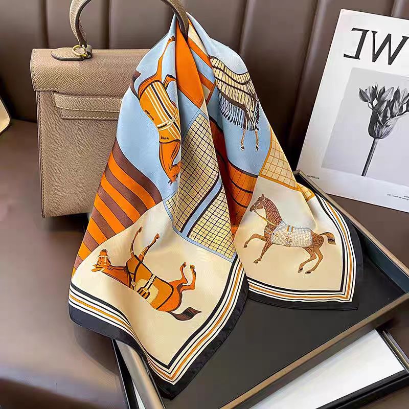 Luksusowa apaszka kwadratowa z – Discount Luxury Bags recenzja i cena