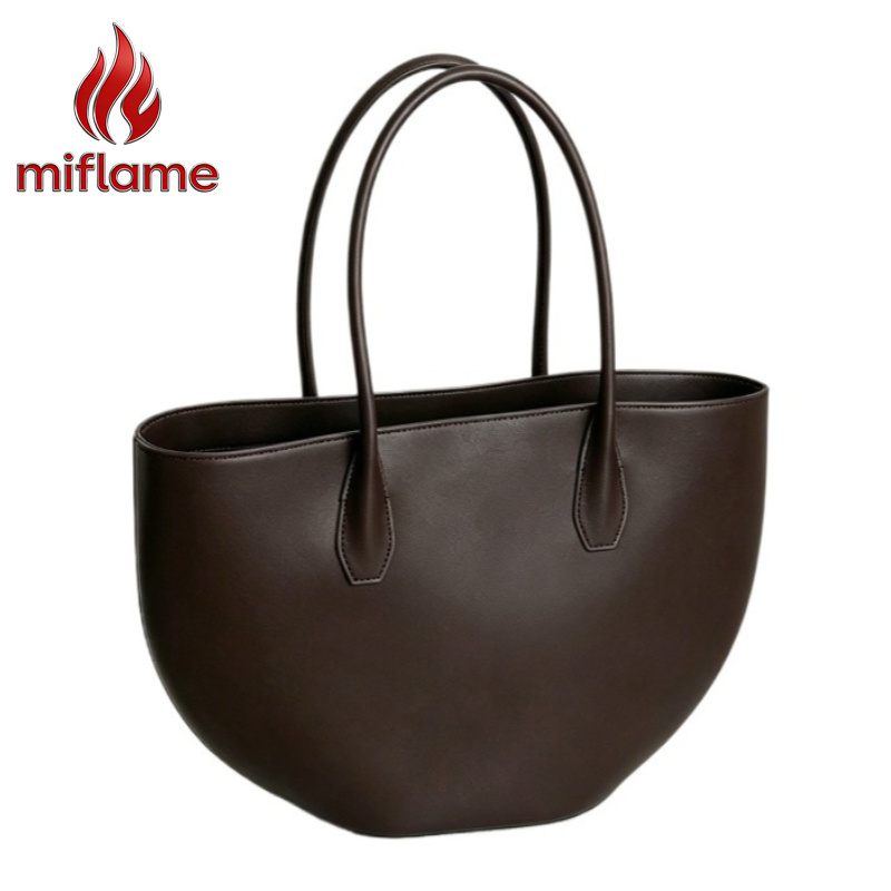 Damska torba na ramię typu tot – Half Moon Bag Suede recenzja i cena
