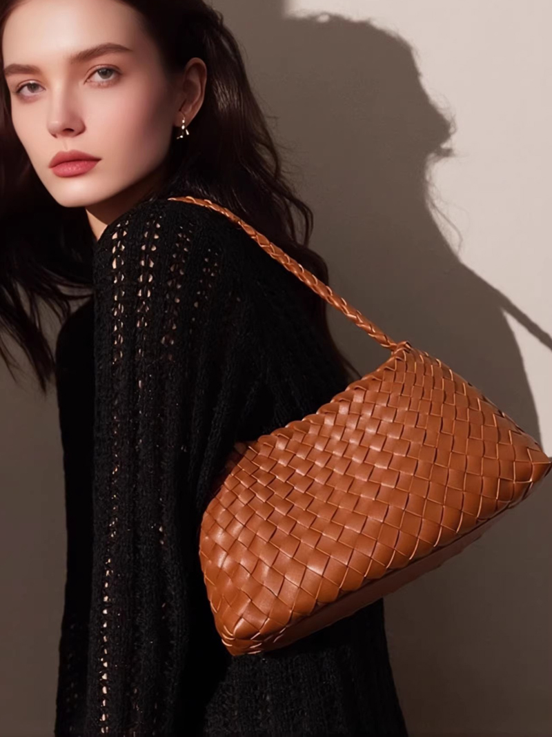 Ręcznie tkana, popularna, eksk – Half Moon Bag Suede recenzja i cena