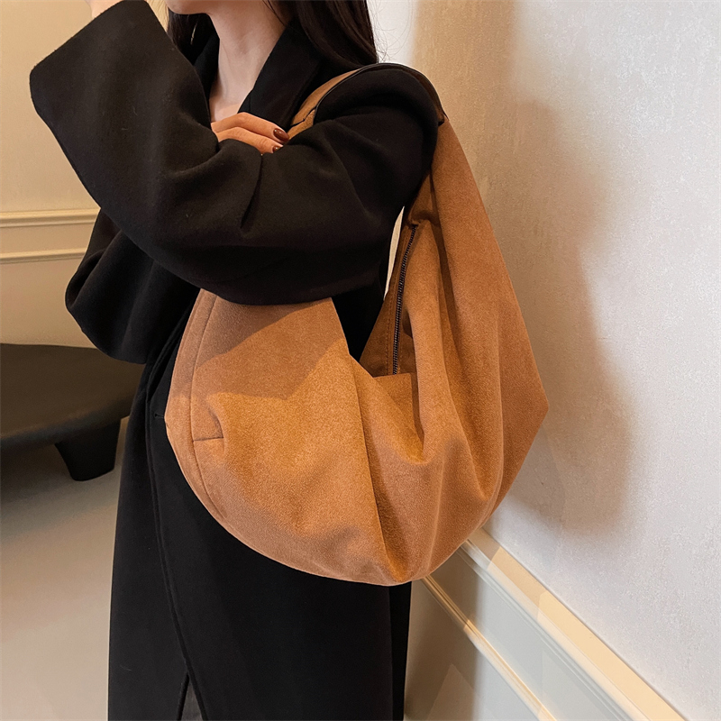 Torebki damskie Half Moon Duża – Half Moon Bag Suede recenzja i cena