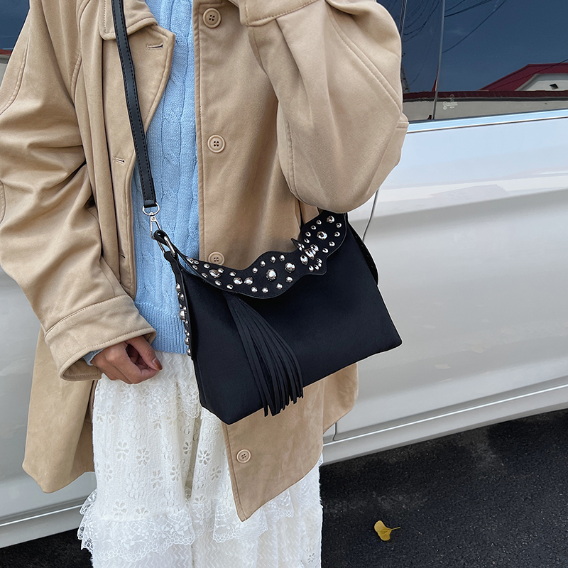 Nowa modna torebka retro na ra – Half Moon Bag Suede recenzja i cena
